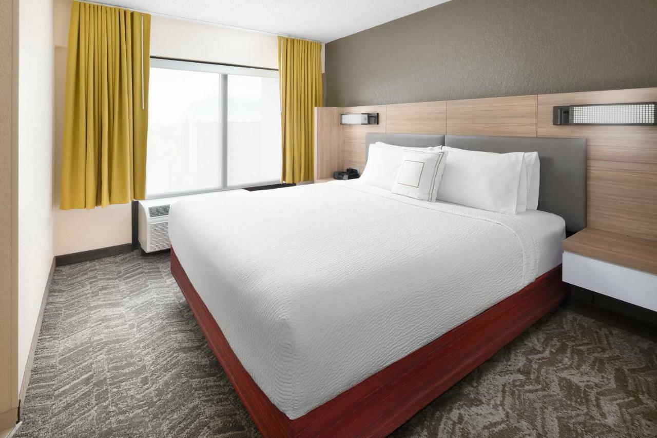 Springhill Hobby Airport Otel 3*